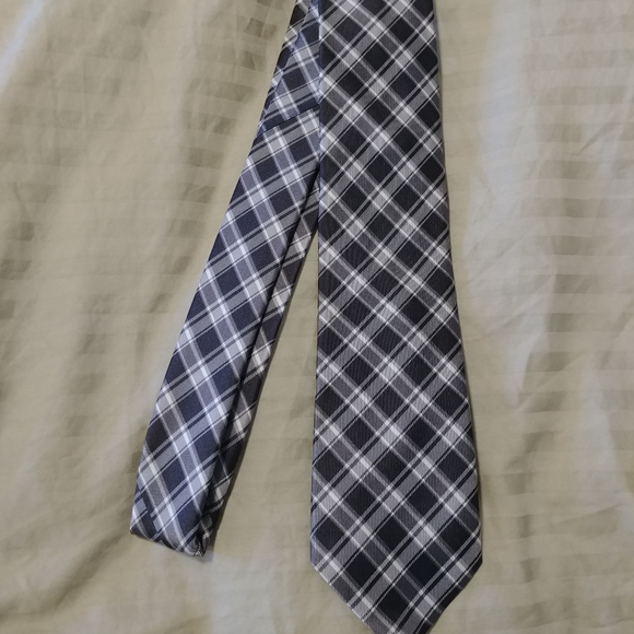 Mens Michael Kors Silk Tie - Picture 2 of 4